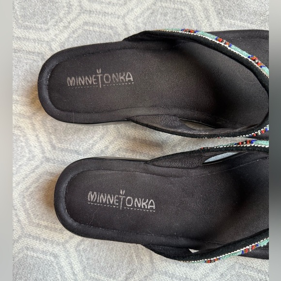 Minnetonka Beaded Leather Thong Sandals Black w Silver Accents Women’s Sz 9 - Picture 9 of 10